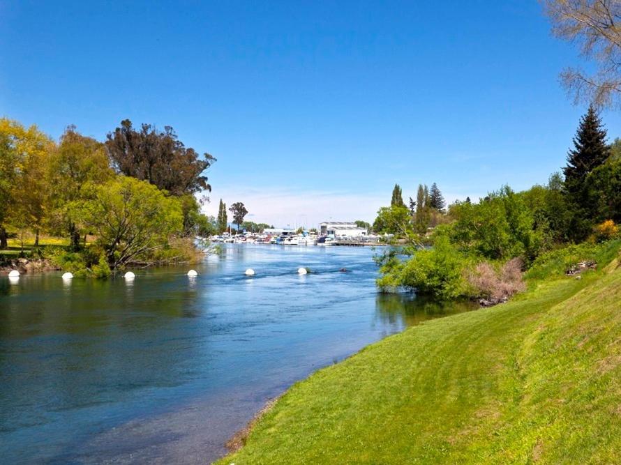 Marinaside Villa - Taupo Holiday Apartment Exterior foto